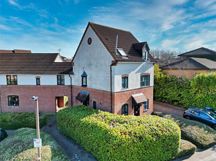 3 Bedroom Maisonette To Rent In Grace Avenue, Oldbrook, MK6