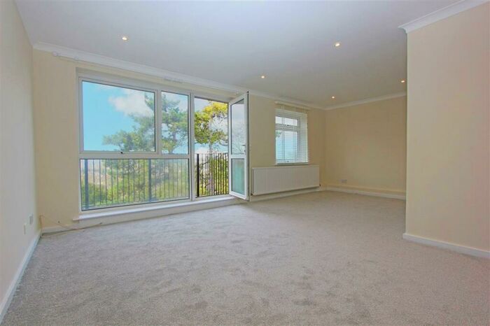 2 Bedroom Apartment To Rent In Wisley Court, Sanderstead Road, South Croydon, CR2