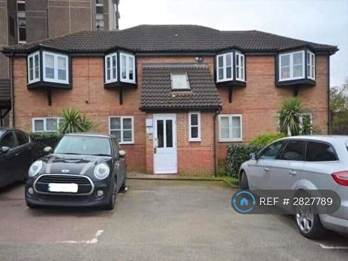 1 Bedroom Flat To Rent In Wells Court, Romford, RM1