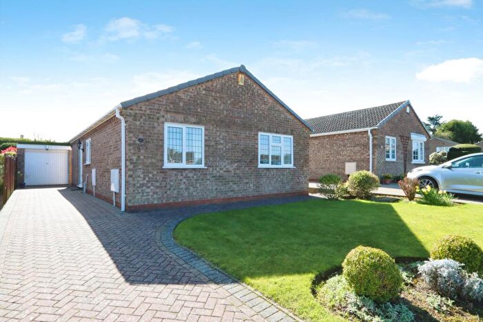 3 Bedroom Bungalow For Sale In Elgin Close, Chesterfield, Derbyshire, S40