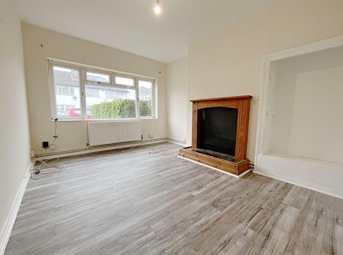 2 Bedroom Maisonette To Rent In Cornwall Avenue, Slough, SL2
