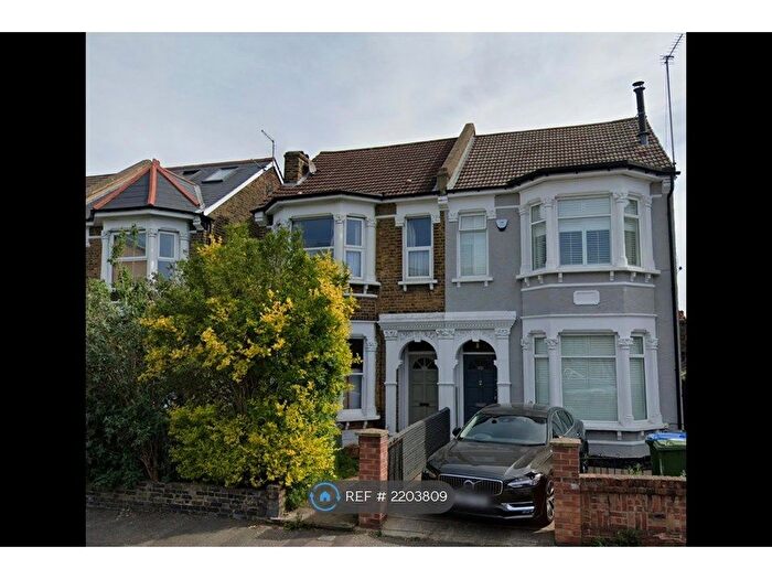 2 Bedroom Flat To Rent In Victoria Way, London, SE7