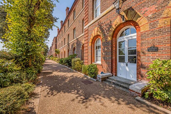 4 Bedroom Apartment For Sale In Gunners Row, Southsea, PO4