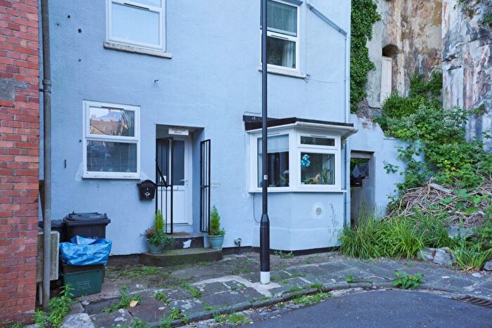 2 Bedroom Flat For Sale In Belgrave Hill, Bristol, BS8