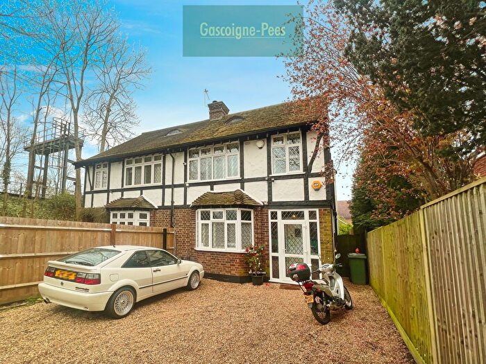 4 Bedroom Property To Rent In More Lane, Esher, KT10