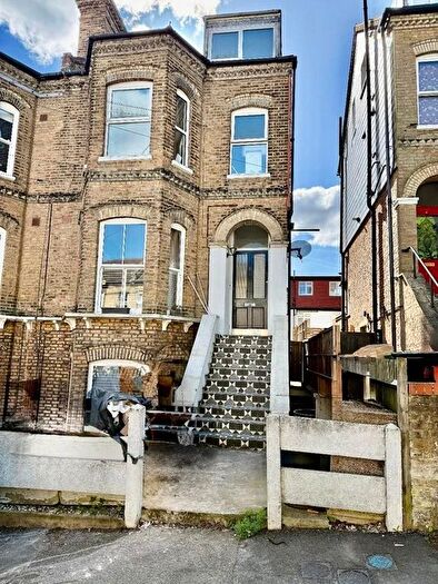3 Bedroom Flat To Rent In Anerley Grove, London, SE19