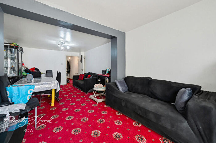 4 Bedroom Terraced House For Sale In Hewison Street, London, E3