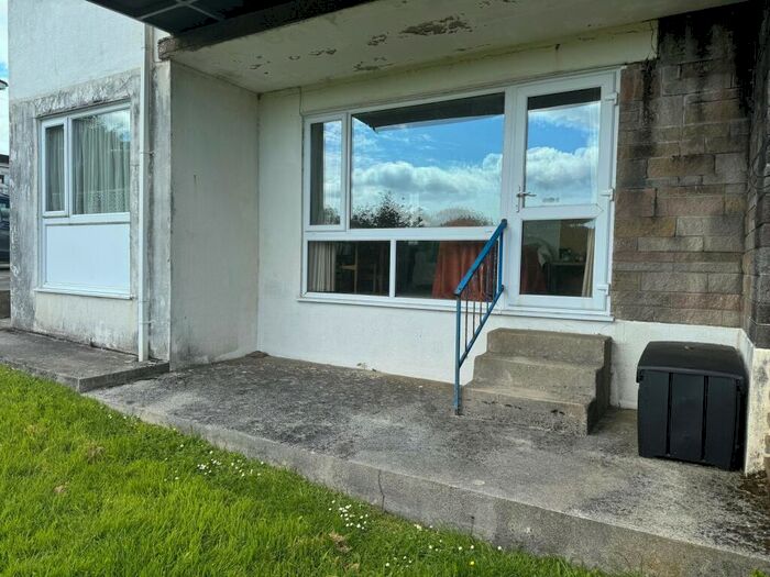 2 Bedroom Flat For Sale In Sun Valley Drive, Saundersfoot, Pembrokeshire., SA69