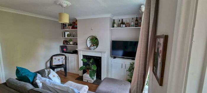 2 Bedroom Cottage To Rent In Red Lion Hill, East Finchley, N2