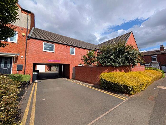 2 Bedroom Flat To Rent In Ten Acre Mews, Stirchley, Birmingham, B30