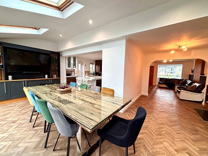 5 Bedroom Detached House For Sale In Fairfax Grove, Yeadon, LS19