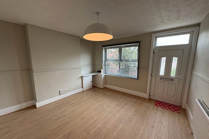 2 Bedroom Terraced House To Rent In City Road, Beeston, NG9