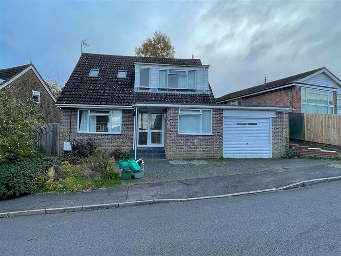 4 Bedroom Detached House To Rent In Priory Road, Newbury RG14