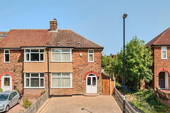 3 Bedroom End Of Terrace House For Sale In South Park Crescent, London, SE6