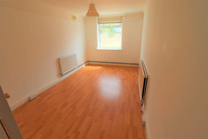 4 Bedroom Detached House To Rent In Whitley Wood Road, Reading, Berkshire, RG2