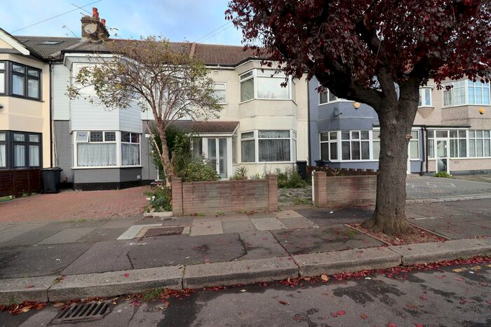 4 Bedroom Terraced House To Rent In Clifton Road, Ilford IG2