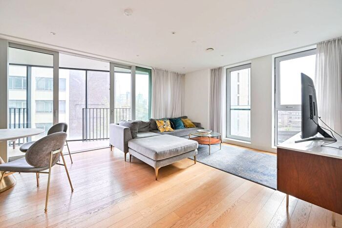 2 Bedroom Flat To Rent In Southwark Bridge Road, Elephant And Castle, London, SE1