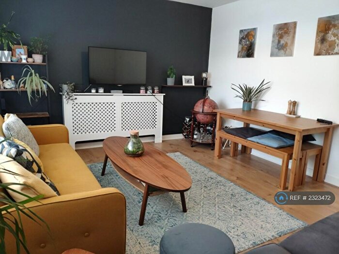 2 Bedroom Flat To Rent In Wynell Road, London, SE23