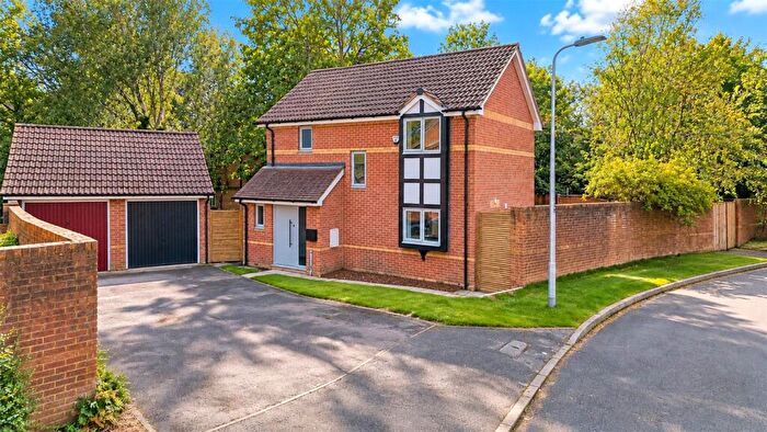 3 Bedroom Detached House For Sale In Woodfield Way, Theale, Reading, Berkshire, RG7