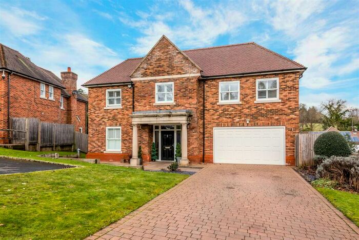 5 Bedroom Detached House To Rent In High Oaks Close, Coulsdon, CR5