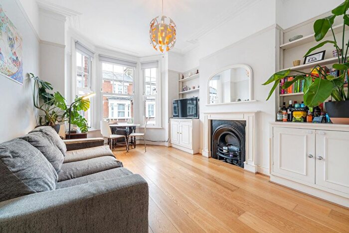 2 Bedroom Flat For Sale In Sandmere Road, SW4