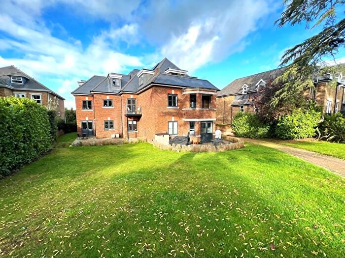 2 Bedroom Flat To Rent In Epsom Road, Guildford, GU1