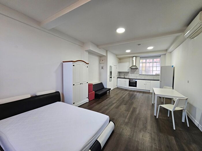 Studio To Rent In Parish Lane, Penge, SE20