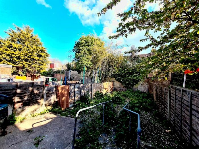 4 Bedroom Property To Rent In Durban Road, Haringey, London, N17