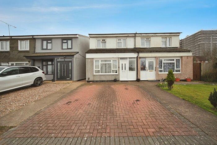 3 Bedroom Semi Detached House For Sale In Hockwell Ring, Luton, LU4