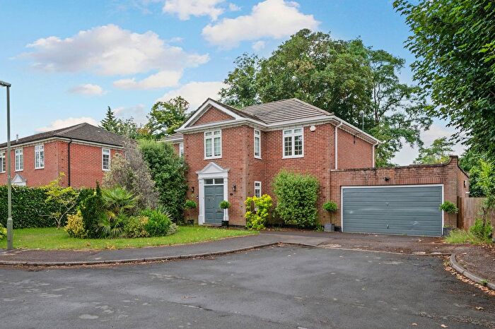 5 Bedroom Detached House For Sale In Charlton Kings, Weybridge, KT13