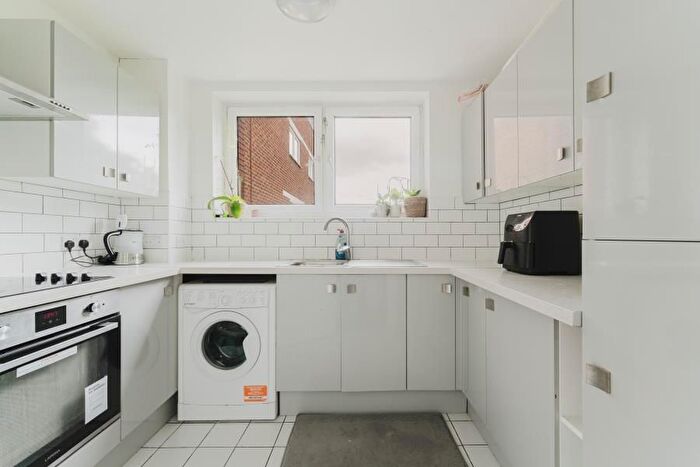 2 Bedroom Flat For Sale In Green Vale, W5