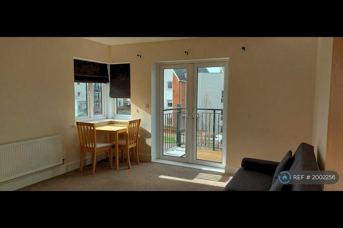 1 Bedroom Flat To Rent In Lexington Drive, Haywards Heath, RH16
