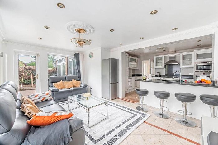 4 Bedroom Detached House For Sale In Bowls Close, Stanmore, HA7