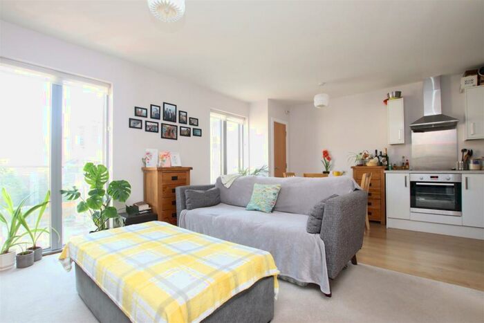2 Bedroom Flat To Rent In Nelson Lane, Bath, BA1