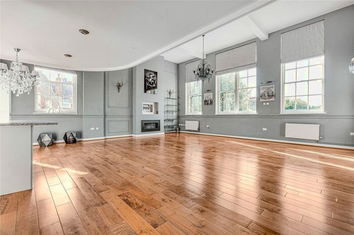 3 Bedroom Flat To Rent In Victorian Heights, Thackeray Road, SW8