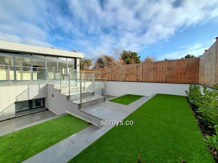 3 Bedroom Detached House To Rent In Wayside, Golders Green, London, NW11