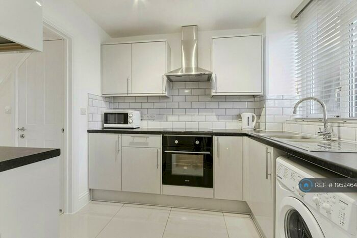 4 Bedroom Maisonette To Rent In Lorrimore Square, London, SE17