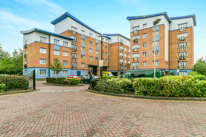 2 Bedroom Apartment To Rent In Luscinia View, Reading, RG1