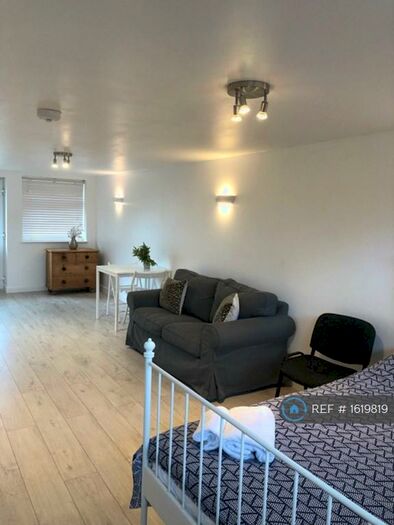 Studio To Rent In Slough, Slough, SL1
