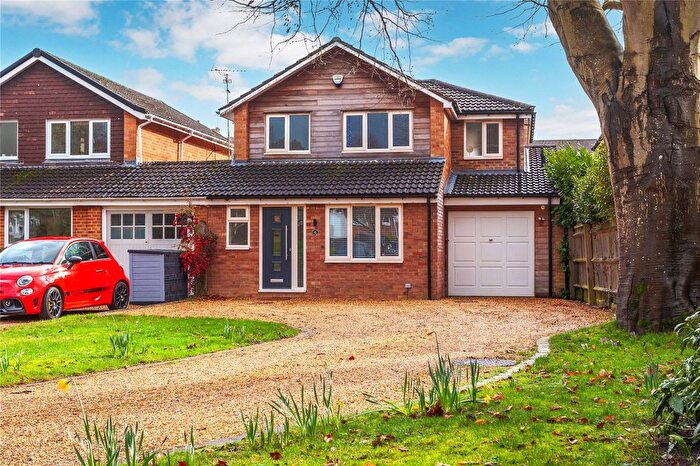 3 Bedroom Link Detached House For Sale In Fidlers Walk, Wargrave, Berkshire, RG10