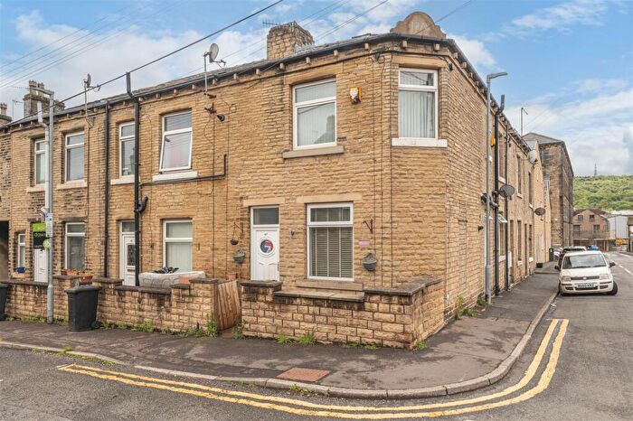 1 Bedroom End Of Terrace House For Sale In Catherine Street, Elland, HX5