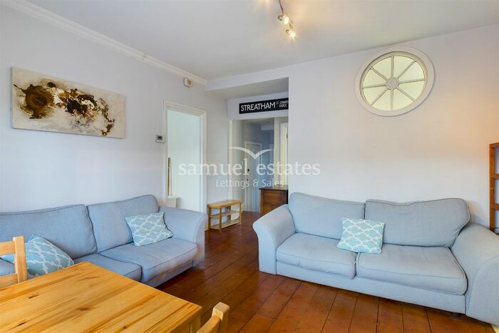 2 Bedroom Flat To Rent In Westwell Road, Streatham, SW16