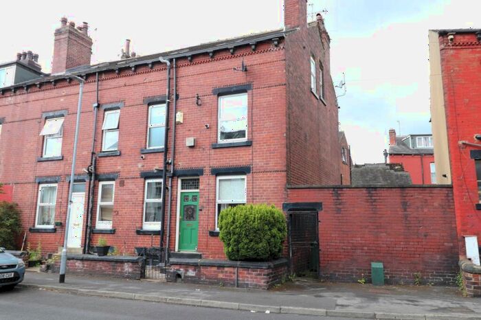 3 Bedroom End Of Terrace House To Rent In Highthorne View, Armley, Leeds, West Yorkshire, LS12