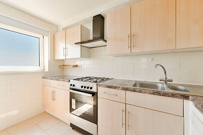 2 Bedroom Flat To Rent In Gilbert Court, Ealing Broadway, London, W5