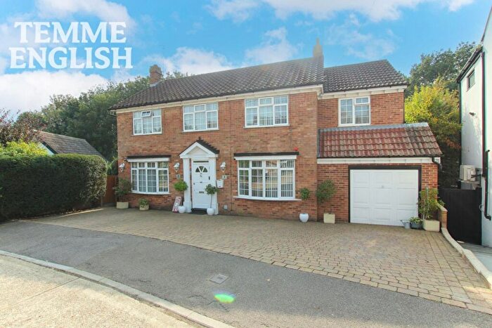 4 Bedroom Detached House For Sale In Highland Grove, Billericay, CM11