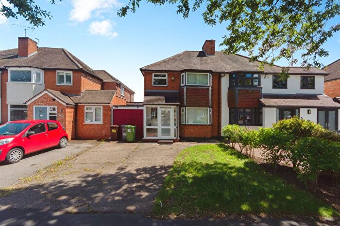 3 Bedroom Semi-Detached House For Sale In Damson Lane, Solihull, B92