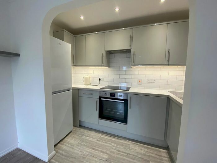 1 Bedroom Flat To Rent In Wendover Road, Staines-Upon-Thames, Surrey, TW18