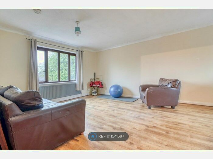 2 Bedroom Flat To Rent In Weybridge, Weybridge, KT13