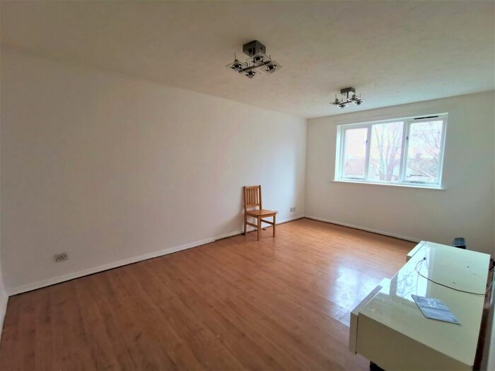 1 Bedroom Flat To Rent In Greenslade Road, Barking, IG11