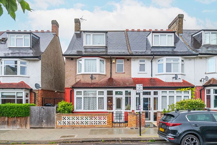 3 Bedroom Detached House For Sale In Hillbrook Road, London, SW17